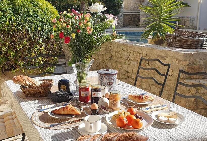 ベッドアンドブレックファースト Le Mas Des Aires   Chambres D Hôtes   Blauzac  Uzès   Pont Du Gard