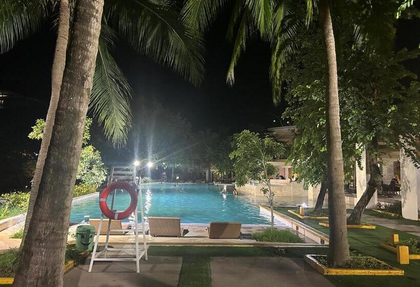 Nocleg ze śniadaniem Tu Casa At Pico De Loro   Myna B