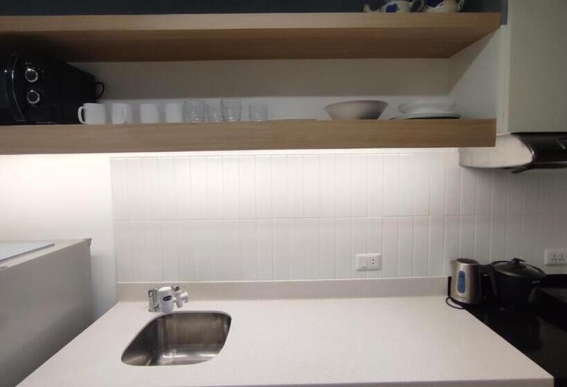 Nocleg ze śniadaniem Tu Casa At Pico De Loro   Myna B