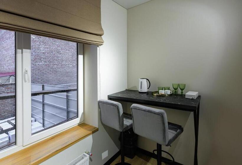 Discovery Garden Apartments