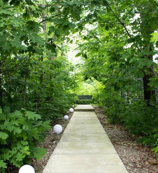 Отель готельно ресторанний комплекс фамілія