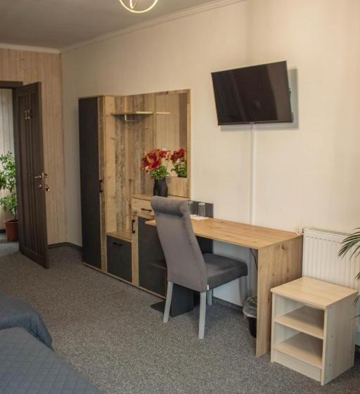 Отель готельно ресторанний комплекс фамілія