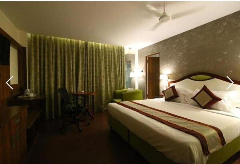 酒店 Black & White