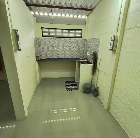 מלון כמוסות Kgp Farm Stay