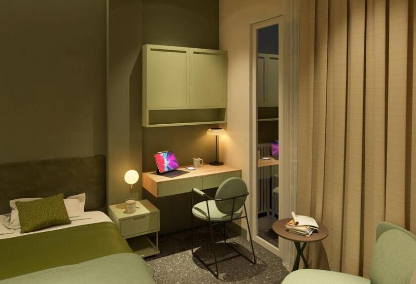 هتل Jim’s House