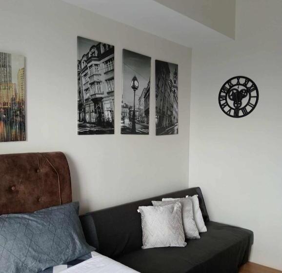 هتل Loop Spacious Studio Unit