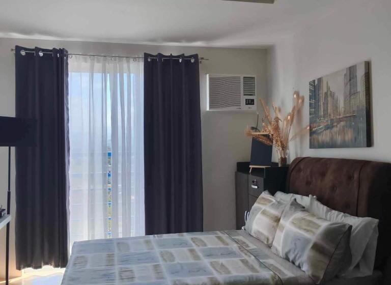 هتل Loop Spacious Studio Unit