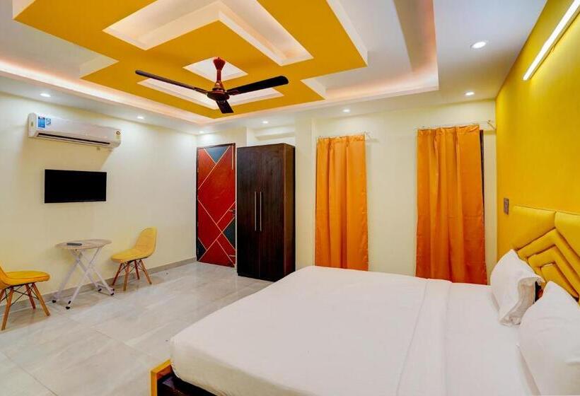 هتل Oyo 82107 Golden Inn