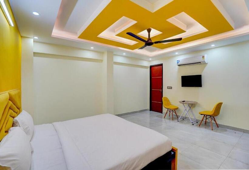 هتل Oyo 82107 Golden Inn