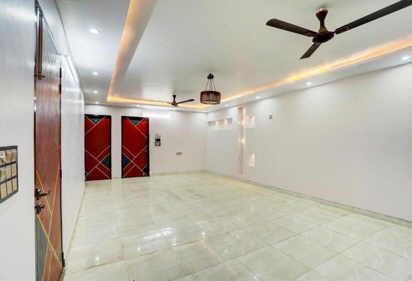 هتل Oyo 82107 Golden Inn