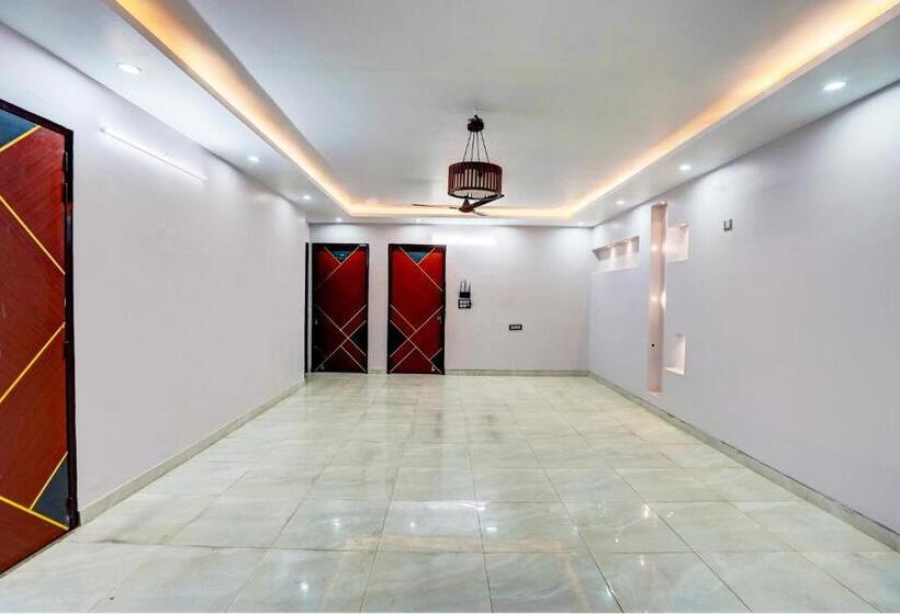 هتل Oyo 82107 Golden Inn