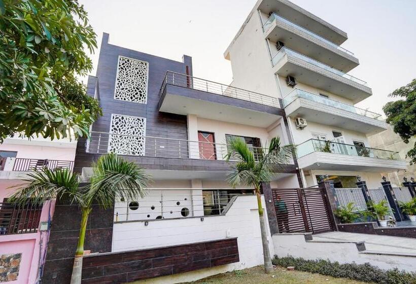 هتل Oyo 82107 Golden Inn