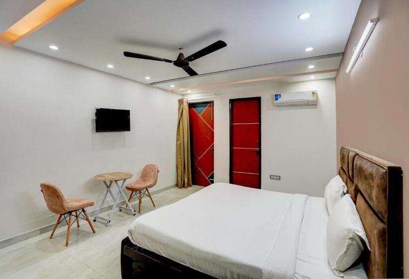 هتل Oyo 82107 Golden Inn