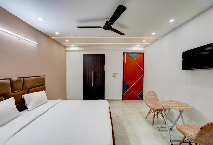 هتل Oyo 82107 Golden Inn