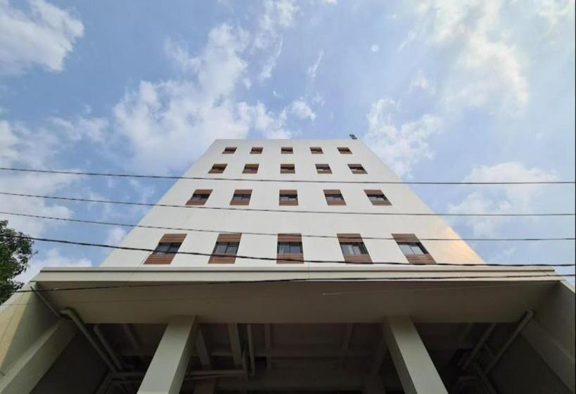 ホテル Oyo Life 93387 Sunarmi House