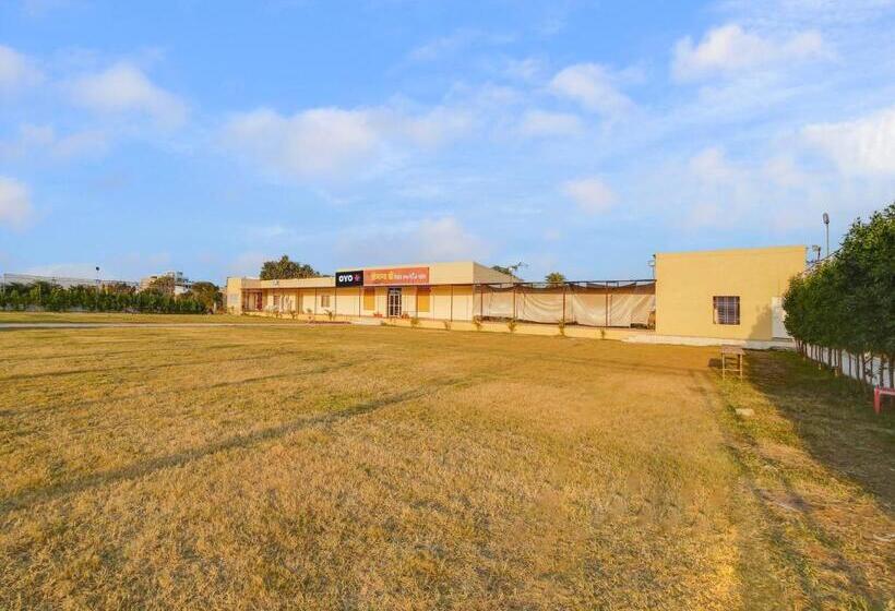 בית מלון כפרי Oyo Saubhagya Shri Resort