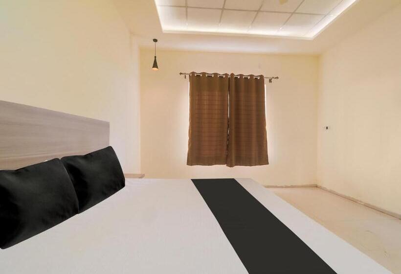 호텔 Oyo Saubhagya Shri Resort
