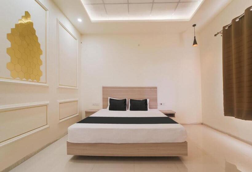 בית מלון כפרי Oyo Saubhagya Shri Resort