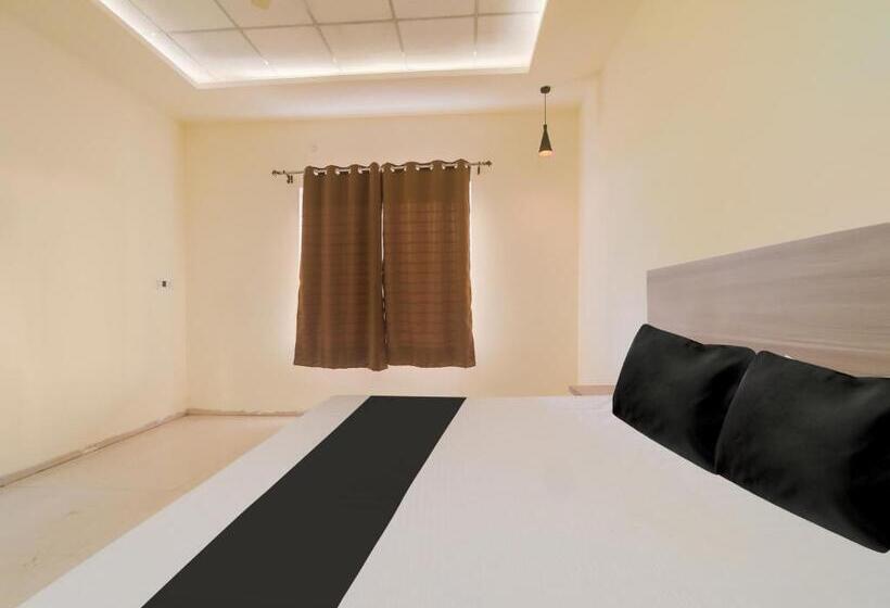 호텔 Oyo Saubhagya Shri Resort