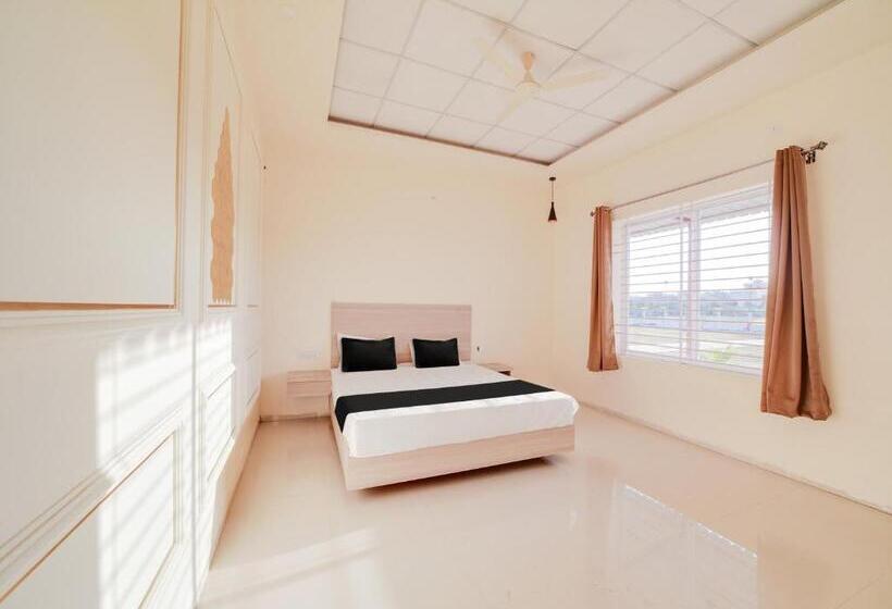 בית מלון כפרי Oyo Saubhagya Shri Resort