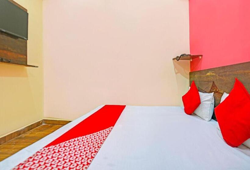 فندق Oyo Triple Six