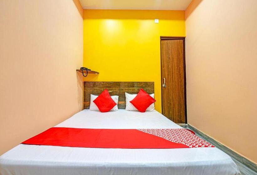 בית מלון כפרי Oyo Triple Six