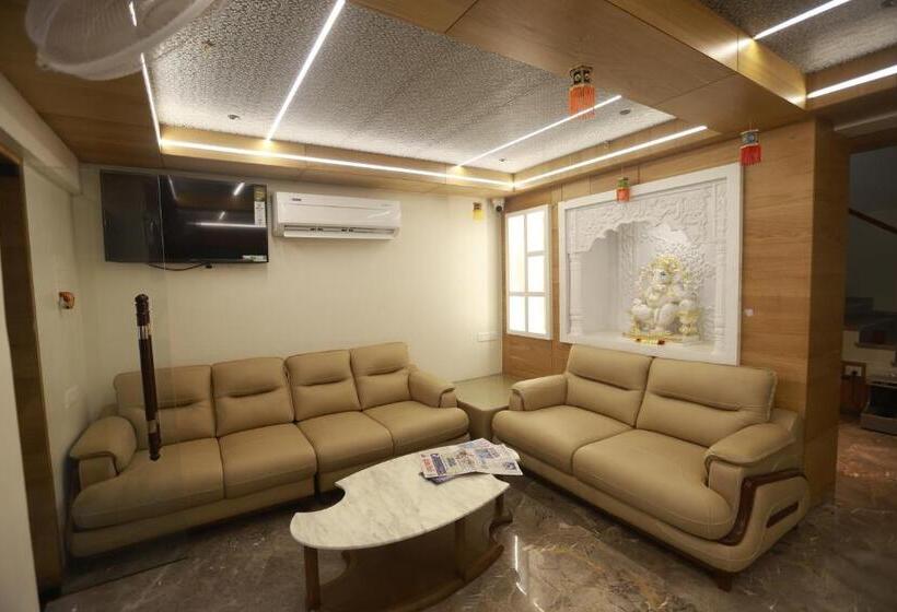 فندق Riddhi Executive Latur