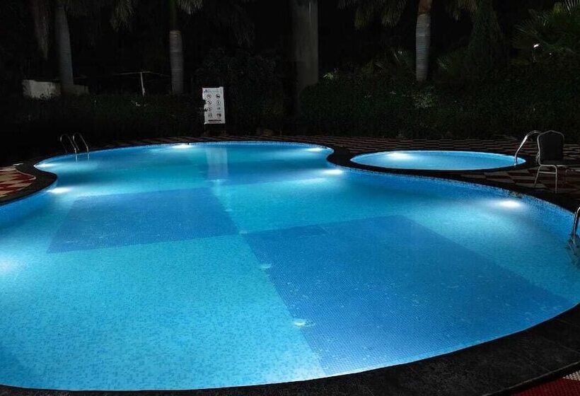 בית מלון כפרי Royals Moonlight Resort,corbett