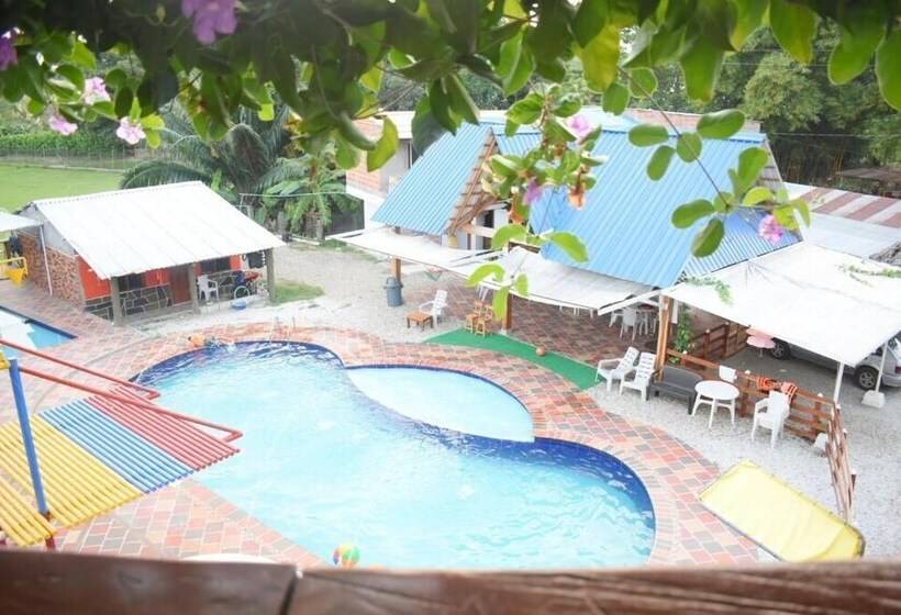 ホテル Shaddai Restaurante Y Hospedaje