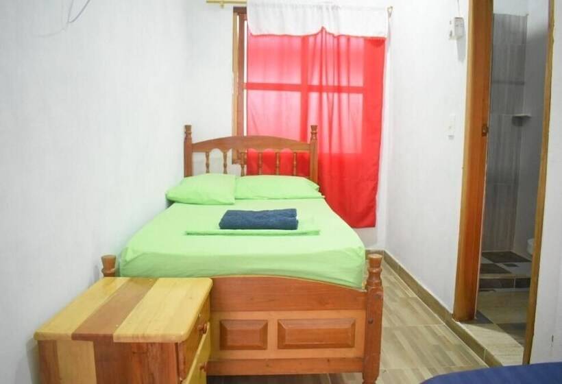 ホテル Shaddai Restaurante Y Hospedaje