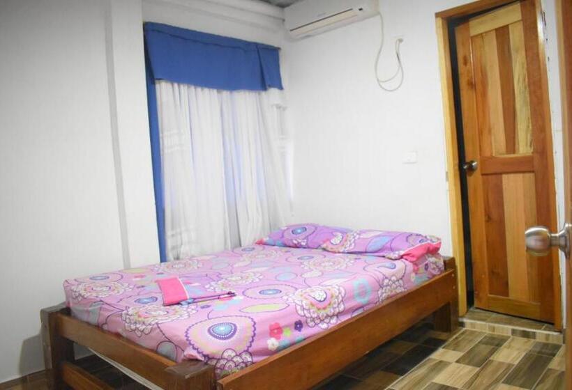 ホテル Shaddai Restaurante Y Hospedaje