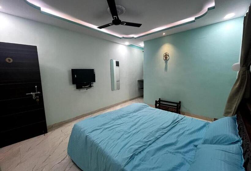 בית מלון כפרי Tarangan Resort