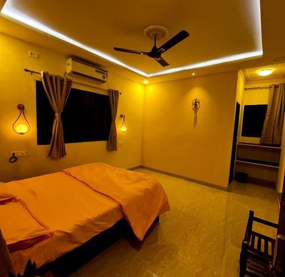 בית מלון כפרי Tarangan Resort