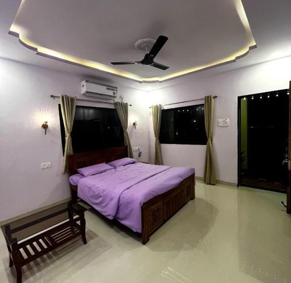 בית מלון כפרי Tarangan Resort