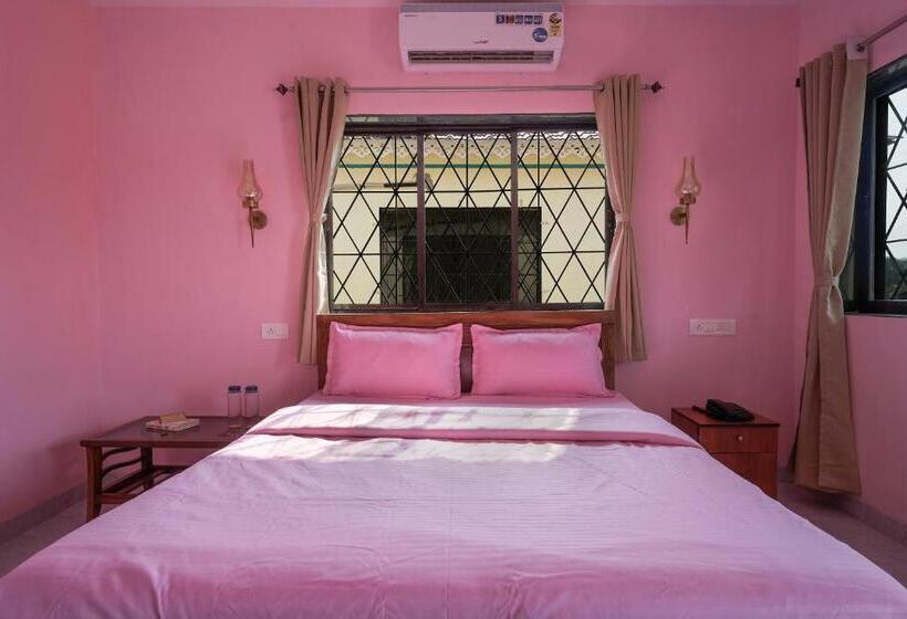 בית מלון כפרי Tarangan Resort