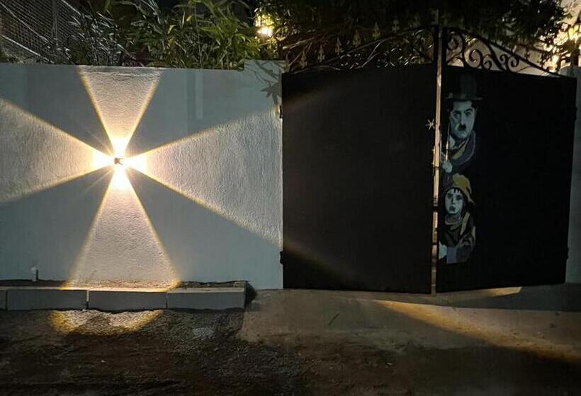 בית מלון כפרי Villa De Jeff