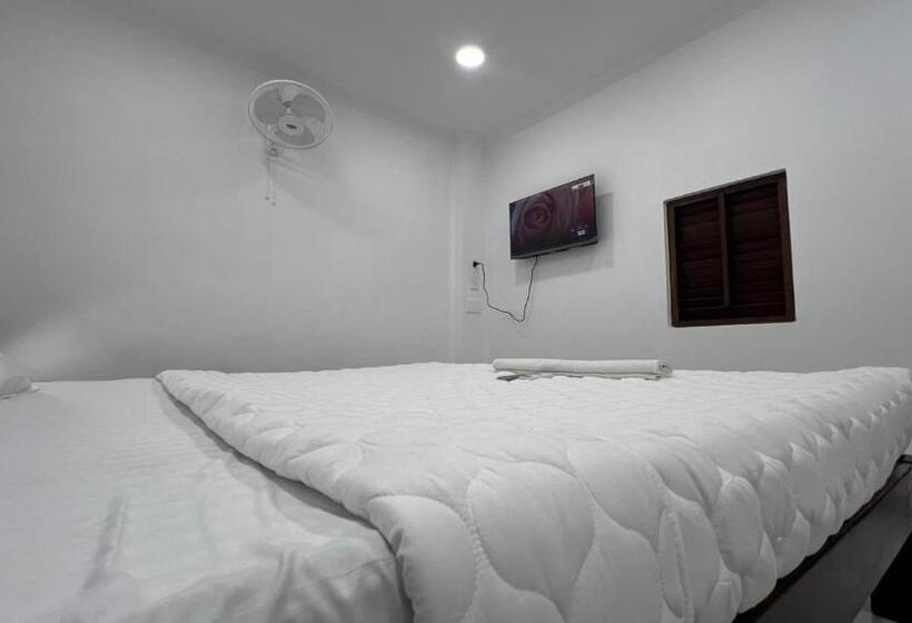 בית מלון כפרי Villa De Jeff