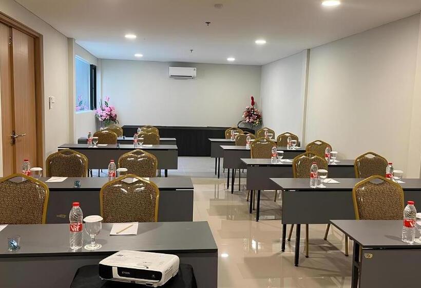 Kiyana Premiere Hotel Batang