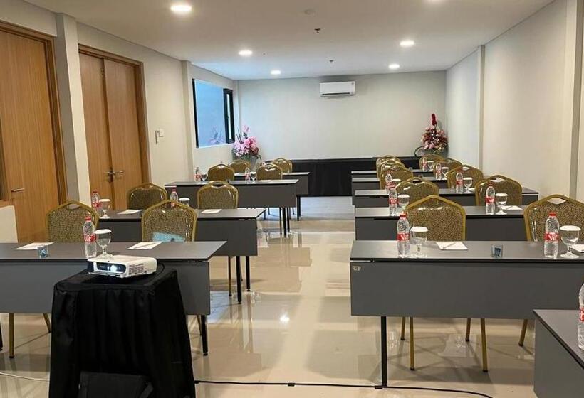 Kiyana Premiere Hotel Batang