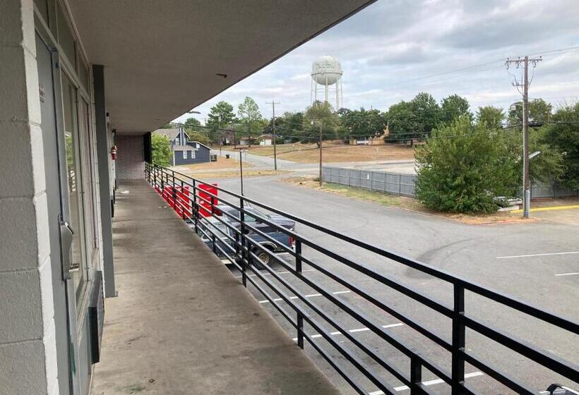 فندق على الطريق Denison Inn