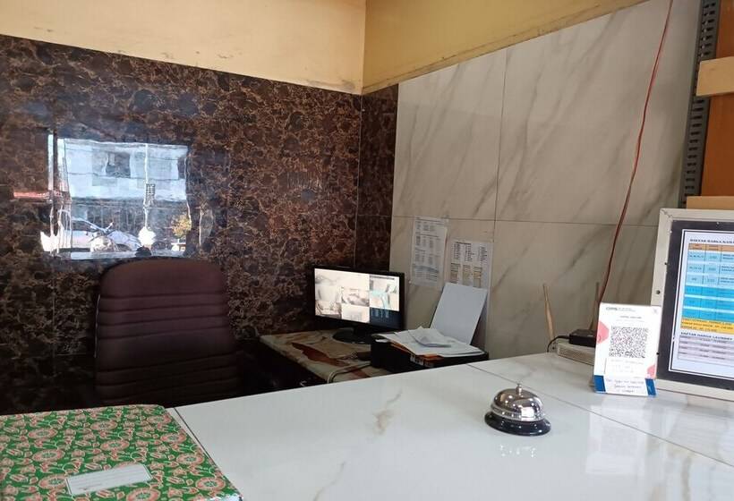 Oyo 93479 Hotel Jaguar Sentani