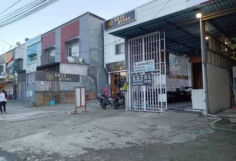 Oyo 93485 Hotel Kenzie Sentani