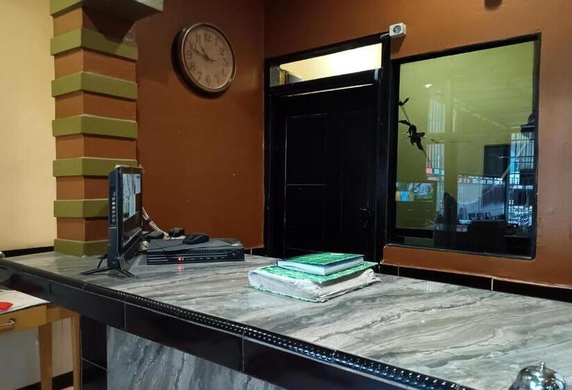 Oyo 93485 Hotel Kenzie Sentani