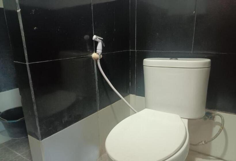 Oyo 93485 Hotel Kenzie Sentani