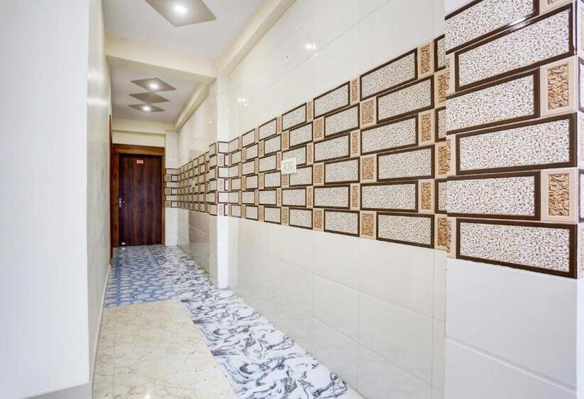 Oyo Flagship Hotel M. R Galaxy