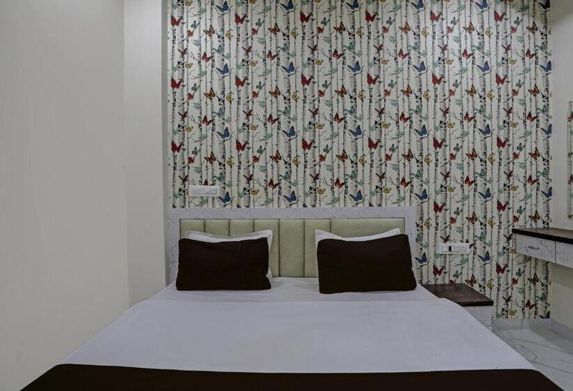 Oyo Hotel G L