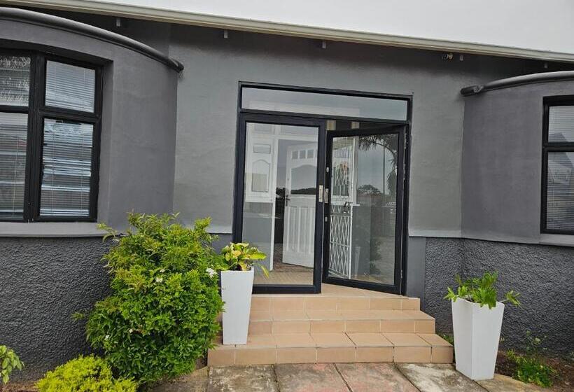 פנסיון 13 On Fifth