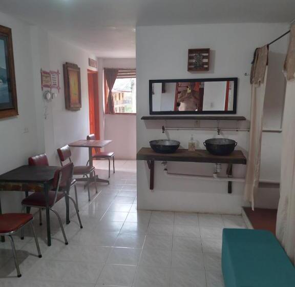 بنسيون Casa De La Abuela