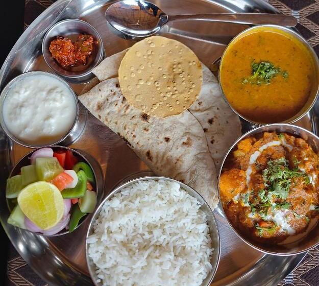 پانسیون Mowgli S Cafe Hampi & Guest House