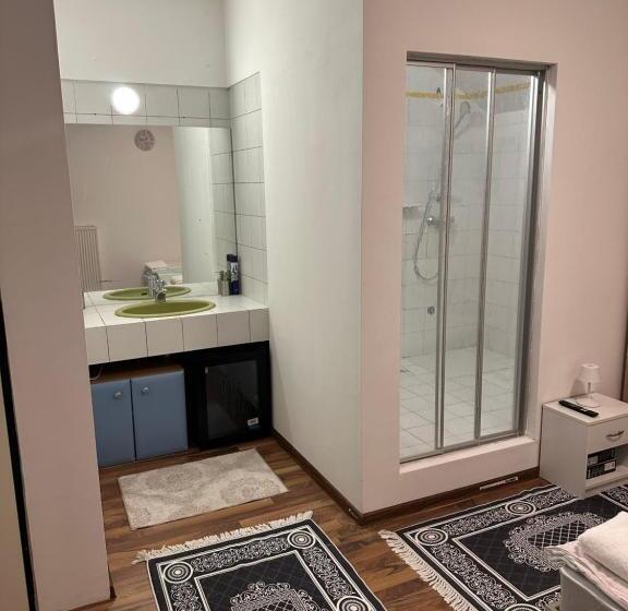 ペンション Privat Zimmer Eronn Vei̇tsch